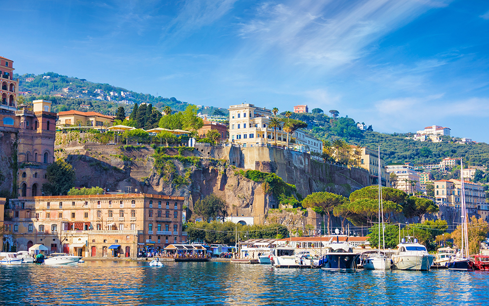 THE CHARM OF THE AMALFI COAST